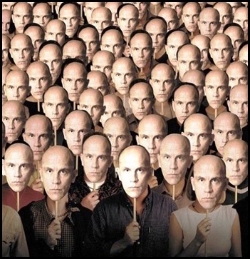 Identical_Crowd_q