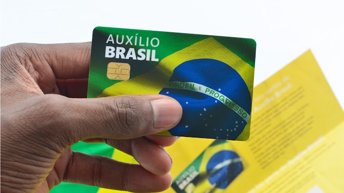 Um ano de Auxílio Brasil, pago por Bolsonaro, corresponde a 10 anos do antigo Bolsa Família