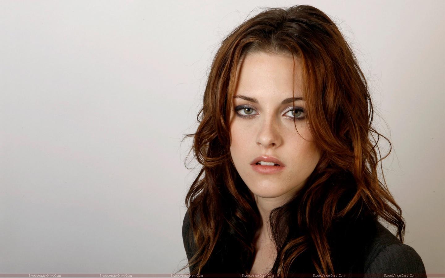 Kristen_Stewart_Click on the Image for Larger View