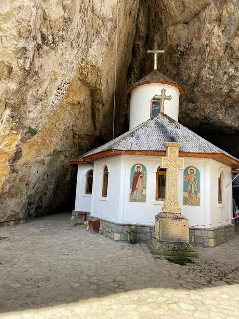 Mosteiro das Cavernas de Ialomita