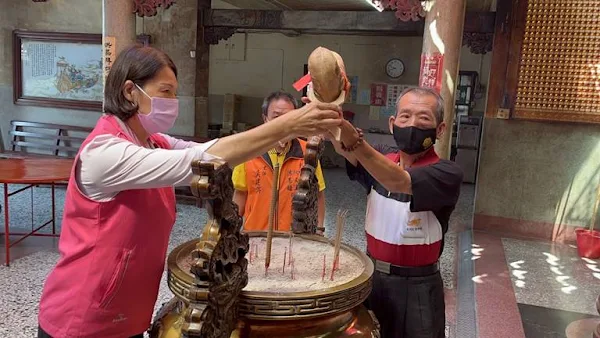 黃瑞珠鎮長祈福之旅，今天上午從福安宮開始，第一天奉天宮、大安宮、福德宮、肇霖宮、澤民宮、通天宮、慶安宮共8家宮廟。（圖／記者林明佑翻攝）