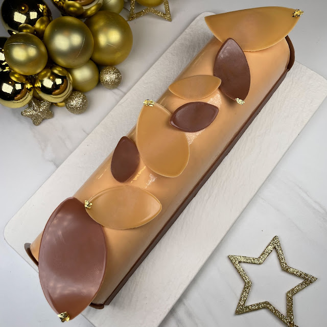 bûche de Noël caramel pomme vanille dulcey mousse tuiles en chocolat