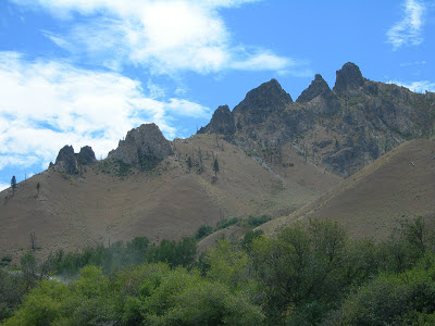 Picture of the mountains from the Boise River