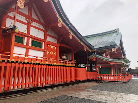 Fushimi Inari Taisha le sanctuaire aux torii rouges