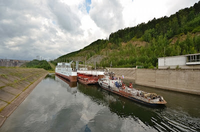 Elevador barcos Rusia Yenisei Krasnoyarsk passage of ships dam Russia