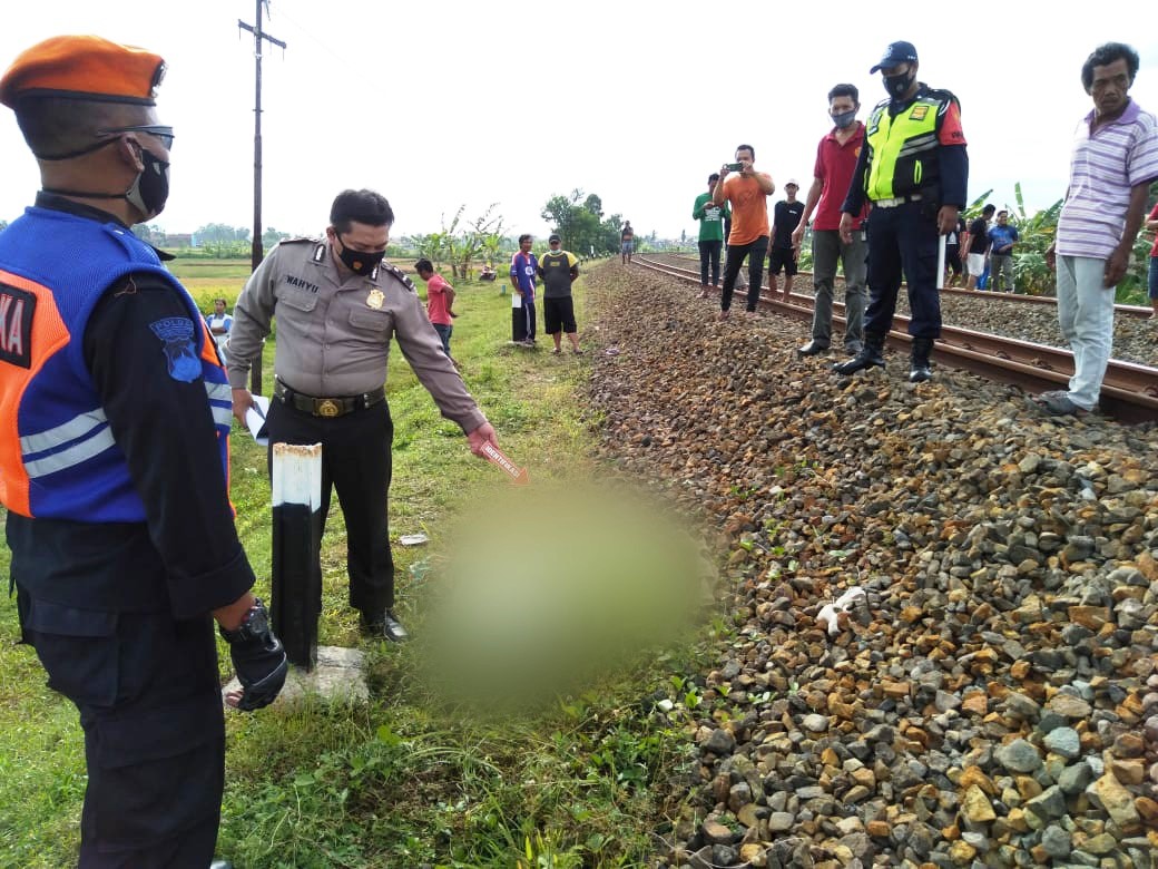 Kakek 70 Tahun Meninggal Dunia Tertabrak Kereta Api di Pejagoan