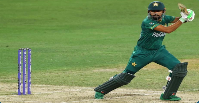 What is Baber Azam's batting style?