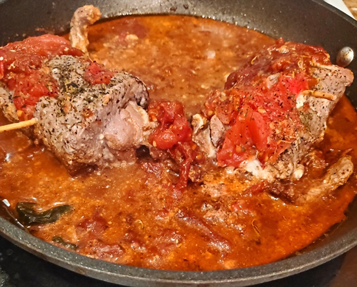 Stuffed Pizza Beef or Pork Rolls (Tastes Like Pepperoni Pizza) beef in sauce stuffed meat rolls