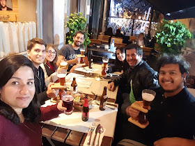 Comidas e cervejas típicas e boas amizades, alimentando a barriga e a alma - Bruxelas - Bélgica