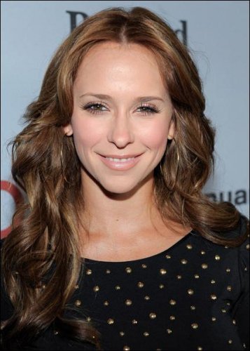 Jennifer Love Hewitt changed her hair color 