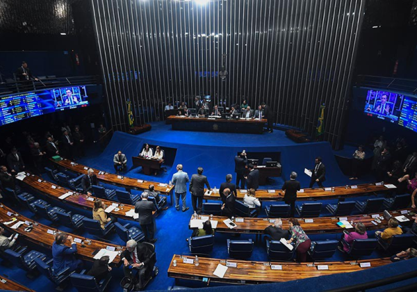 Senado aprova PL e acusados de violência doméstica usarão tornozeleira eletrônica