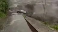 Mobil Ini Hanyut Terseret Arus Lahar Dingin Gunung Semeru