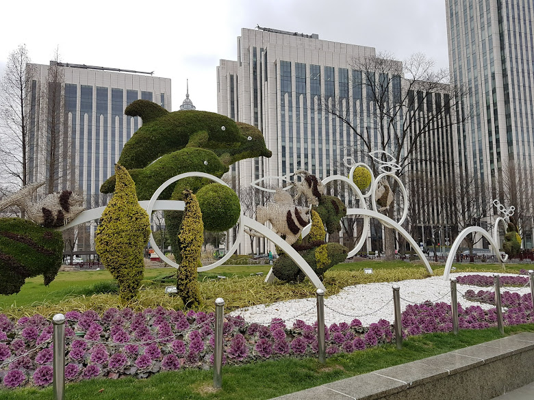 古城公園內一景，從豫園前往外灘