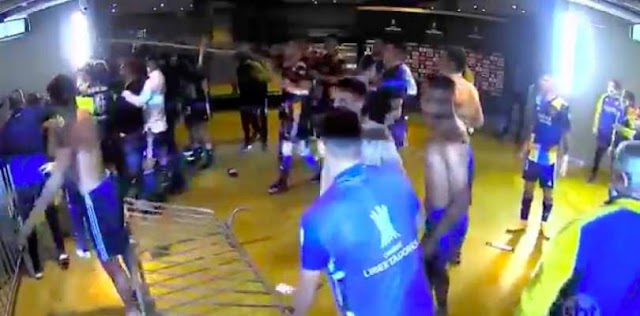 Após eliminação, jogadores do Boca entram em confronto nos vestiários do Mineirão; veja vídeo