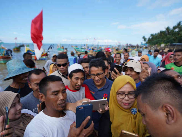 Nelayan Panyuran Pantai Kelapa Keluhkan Harga Rajungan ke Sandiaga Uno