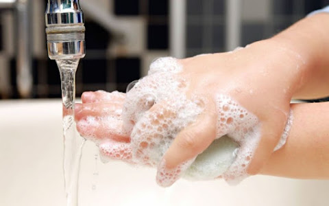 Nước rửa tay khô không an toàn như bạn tưởng