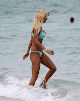 Victoria Silvstedt in Bikini at the Beach in Miami