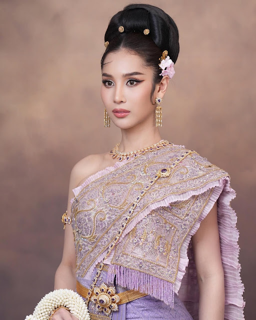 Meepooh Wasita – Most Beautiful Ladyboy in Thai Traditional Costume