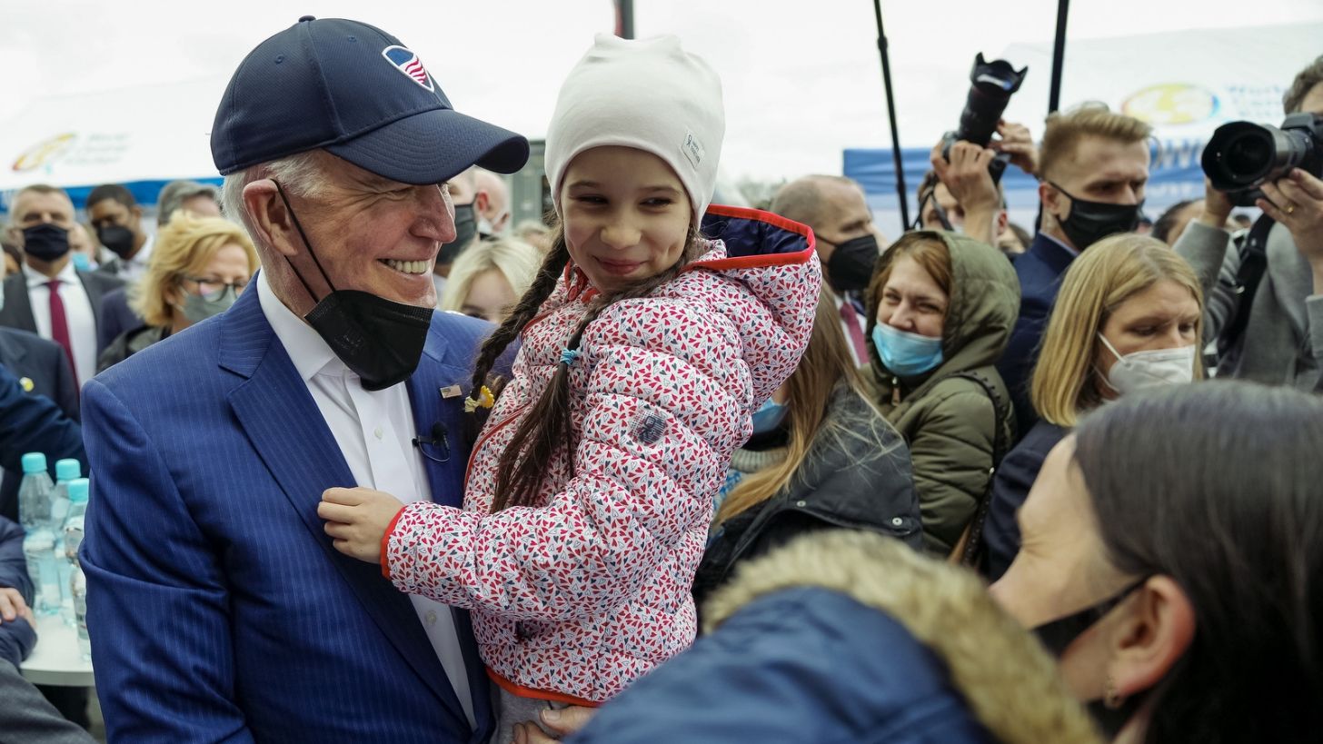 VIDEO: Joe Biden calificó a Putin de "carnicero" tras reunirse con refugiados ucranianos en Polonia