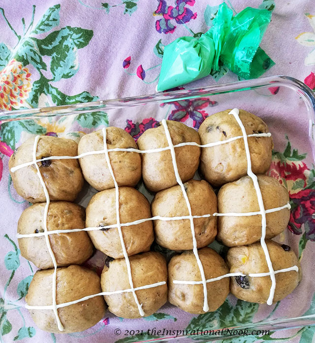 Hot Cross buns, Good Friday hot cross buns, fruit buns, spiced buns, Hot cross buns for Good Friday, Maundy Thursday hot cross buns, Easter buns