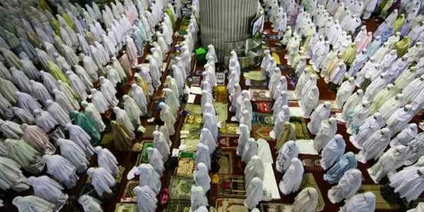 Bacaan Niat Serta Ketentuan Sholat Hari Raya Idul Fitri dan Idul Adha