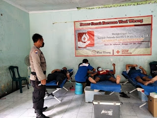 Bhabinkamtibmas Polsek Umbulharjo Pantau Donor Darah 'Sumpah Pemuda' di Balai RK Tahunan