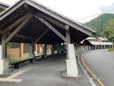 花美人の里の長い通路