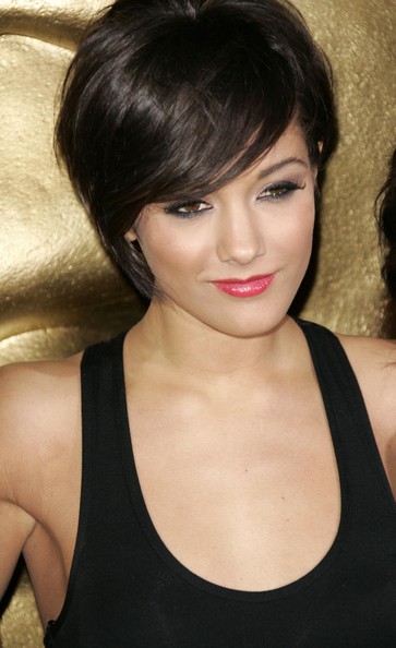 frankie sandford hairstyle front and. Lovely short haircut.