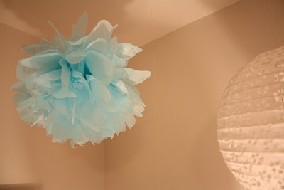 DORMITORIOS CON POMPONES DE PAPEL TISSUE PAPER POM POMS DECORATIONS