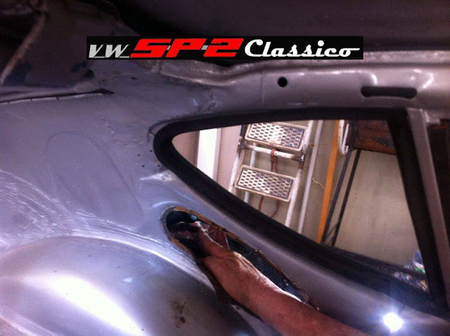 Aplicando espuma expansiva no VW SP2 - 03