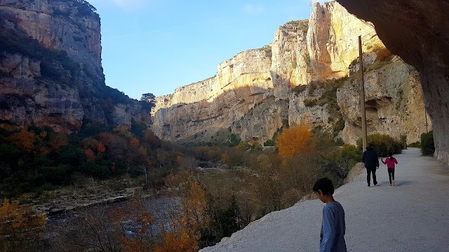 jaca-navarra-olite-foz-de-lumbier-arbayun-nacedero-urrederra-mendukilo-nens-niños