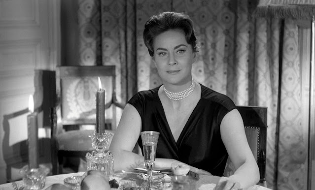 Louise, sekretaris Dr. Génessier di film Eyes Without a Face (1960)