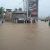 Banjir menenggelamkan rumah di Pasir Pengaraian, Rokan Hulu, Riau