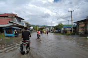  Jalan Lintas Negara Desa Soriutu Direndam Banjir! Warga : Ini Jalan Apa Sungai?