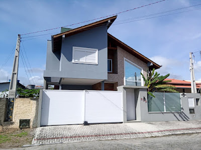 Casa com piscina em Pereque, Porto Belo