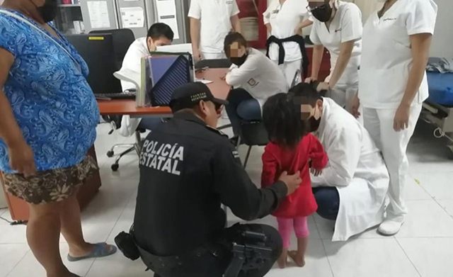 Oficial de SSP salva a la niña Carla Maribel de morir asfixiada
