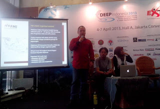 Bang Jody Alexander Tirie sedang presentasi mengenai Federasi Mountaineering Indonesia (FMI) di Deep & Extreme 2013, JCC Senayan, 