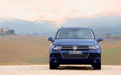 Volkswagen Touareg Front View