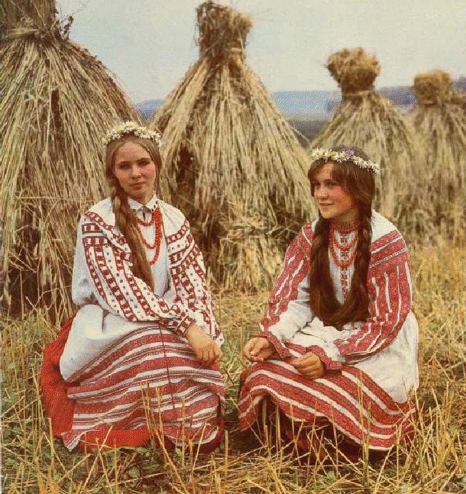 types of flowers encyclopedia Belarus Traditional Dress Woman | 672 x 713