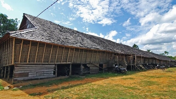 Rumah Betang Dayak Kalimantan Barat