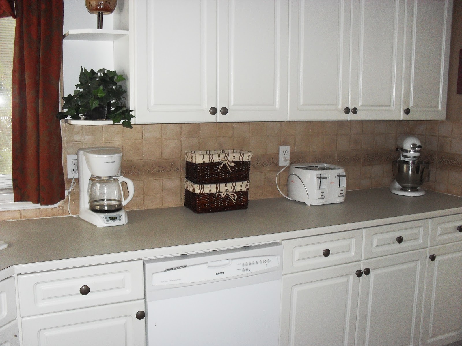 Backsplash Ideas For White Cabinets