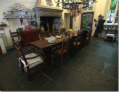 abc_clooney_kitchen_050929_ssh