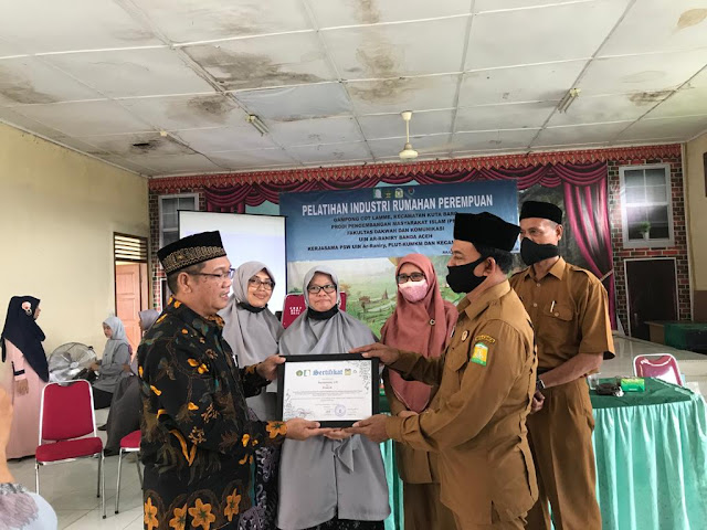 Prodi PMI UIN Ar-Raniry Gelar Pelatihan Industri Rumahan Perempuan di Cot Lamme Aceh Besar