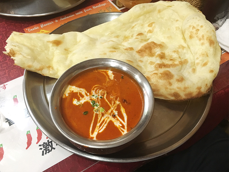 上野でおいしいゴハン ナマステヒマール 下谷店の バターチキンカレー 990円 上野でおいしいゴハン ナマステヒマール 下谷店の バターチキンカレー 990円