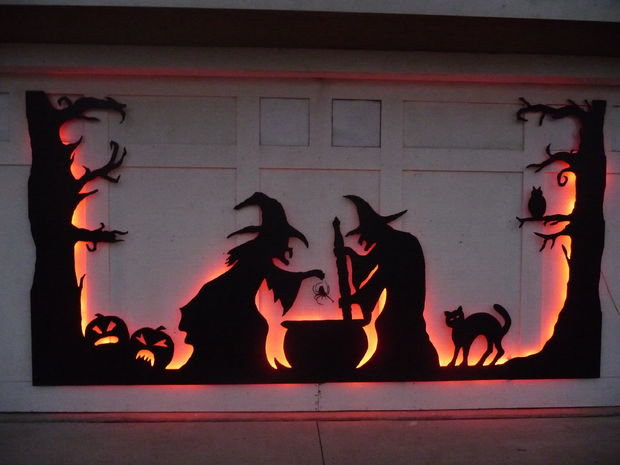 http://www.instructables.com/id/Halloween-Garage-Door-Silhouette/