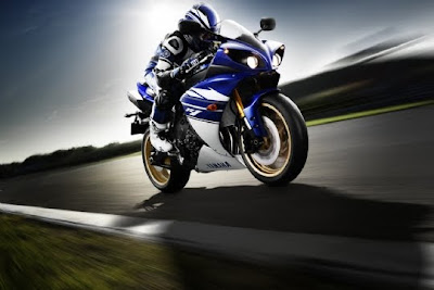 2010 Yamaha YZF-R1 Action View