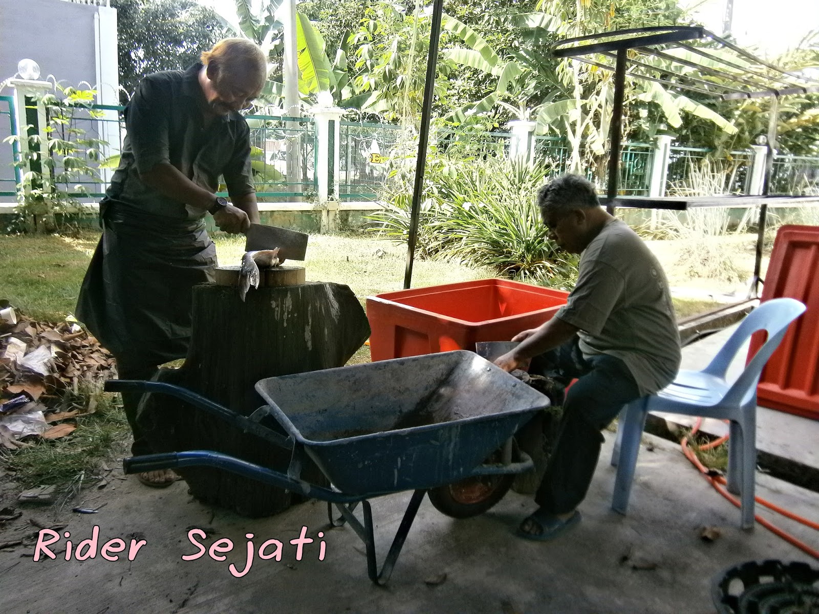 Berderau Bersama Orang Kampung  Rider Sejati