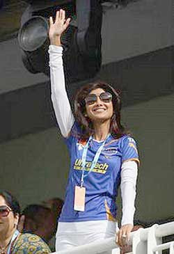 Shahrukh Khan and Shilpa Shetty IPL 2009 Day 1 Pictures