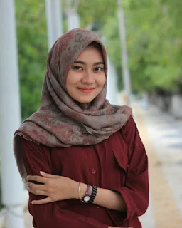 Hijabers cantik Ririn Putri Anjani