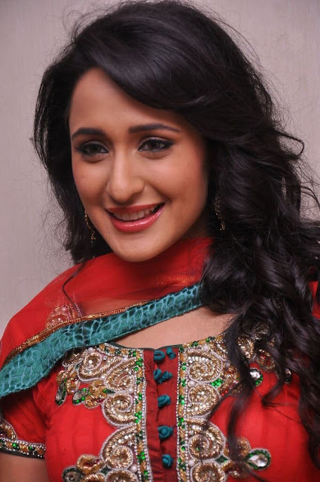 pragya chudidar 